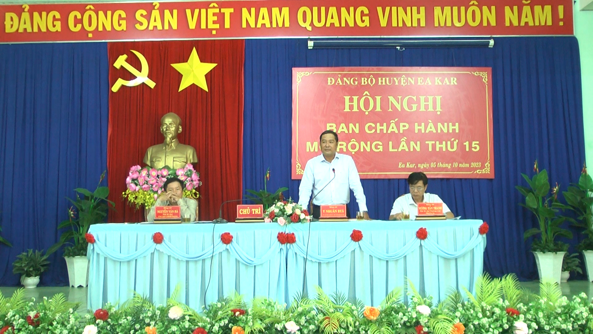 Hội nghị Ban Chấp hành Đảng bộ huyện Ea Kar mở rộng lần thứ 15